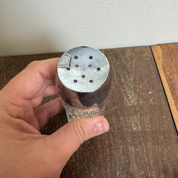 Anchor Hocking Pressed Glass Salt Pepper Shaker Silver Chrome Plastic lid SINGLE - Picture 4 of 8